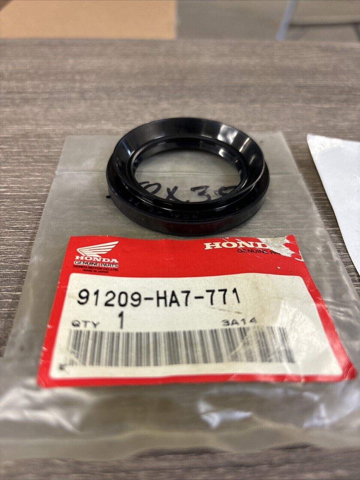 NOS Honda TRX300FW TRX350 D TRX400FW DUST SEAL 40X58X7 91209-HA7-771 H124