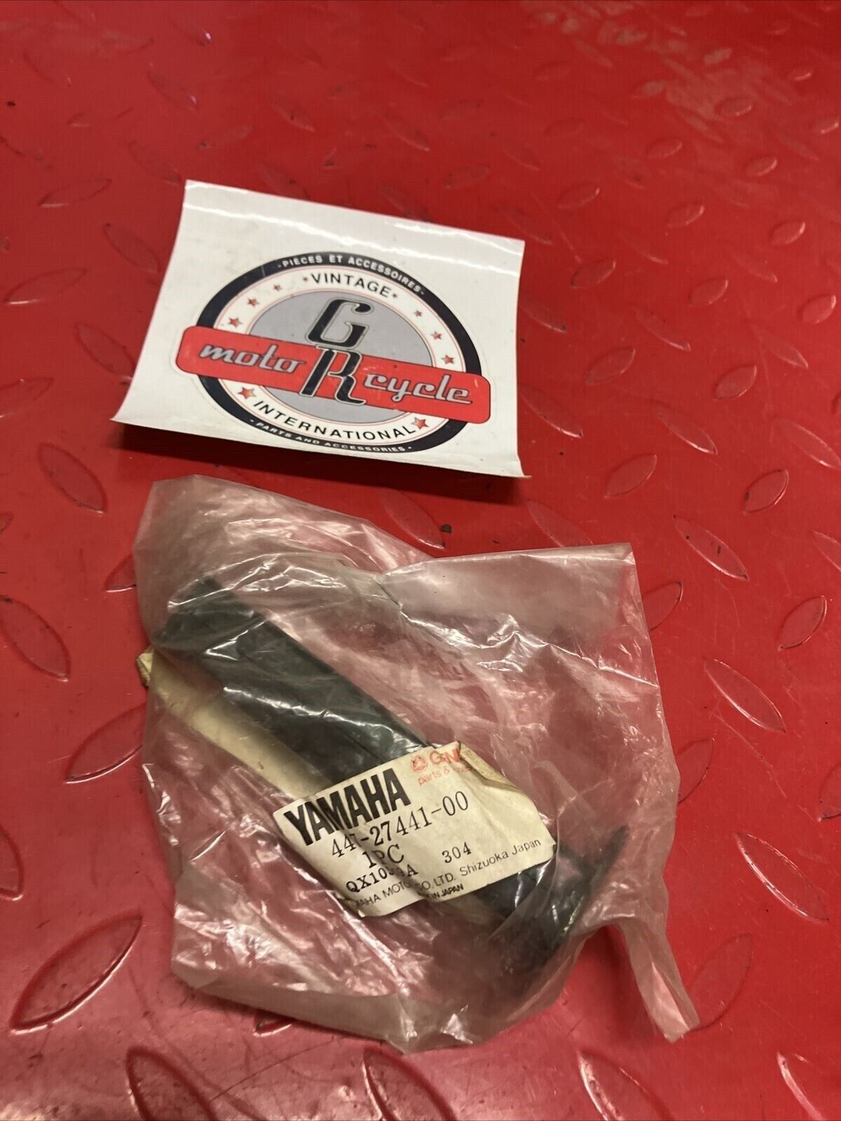 NOS YAMAHA FOOTREST 447-27441-00-00 Y66