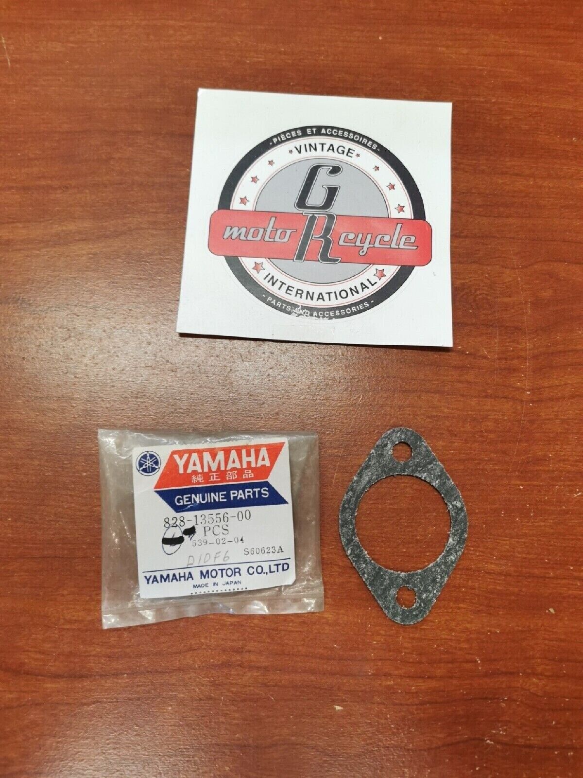 NOS Yamaha GP433 GP338 INTAKE MANIFOLD GASKET 828-13556-00-00 Y78