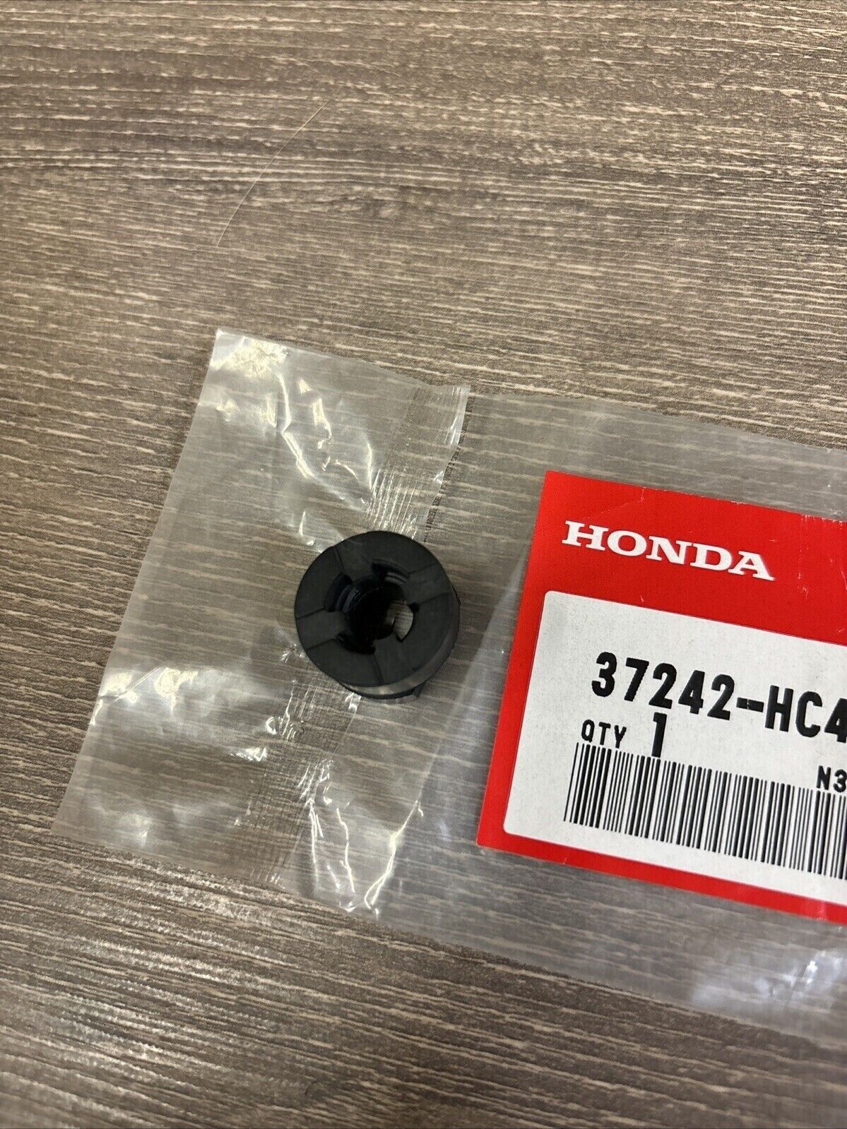 NOS Honda TRX250 TRX300 TRX400FW TRX450 SPEEDOMETER RUBBER 37242-HC4-730 H121