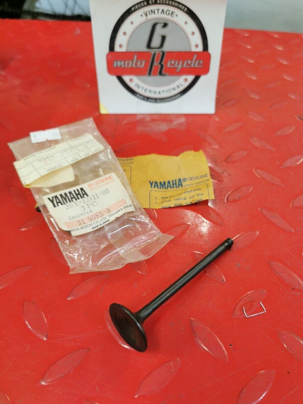 NOS YAMAHA FJ1200 1984 - 1990  INTAKE VALVE  36Y-12111-00-00 Y52