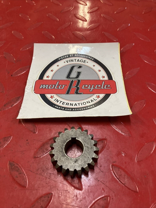 Kawasaki KX125 1983 crankshaft primary drive gear