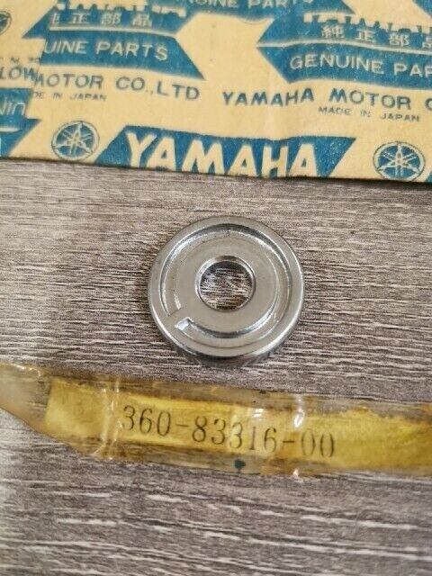 NOS YAMAHA RD400E RD250 RD350 RD350B COLLAR FLASHER 1 360-83316-00-00 Y151