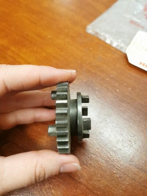 NEW NOS Honda C110 CA110 SECOND COUNTERSHAFT GEAR 28T 23441-011-020 H80