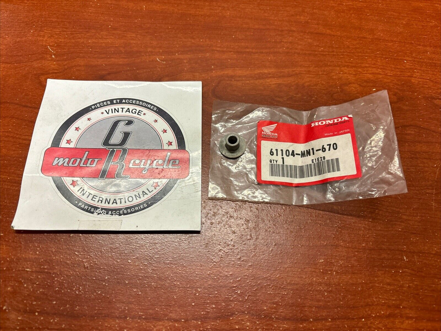 NOS Honda RS250R VFR750F XR600R FRONT FENDER COLLAR 61104-MN1-670 H177