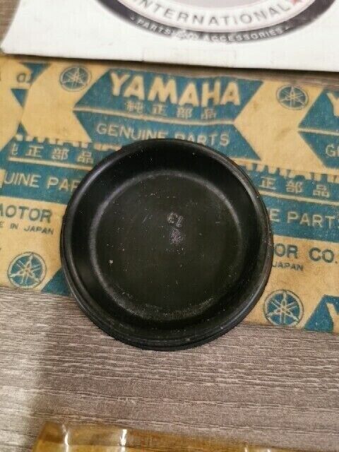 NOS YAMAHA SL338B SRX440A GP338 SRX440 SR433C GS300 CAP 810-47552-00-00 Y158