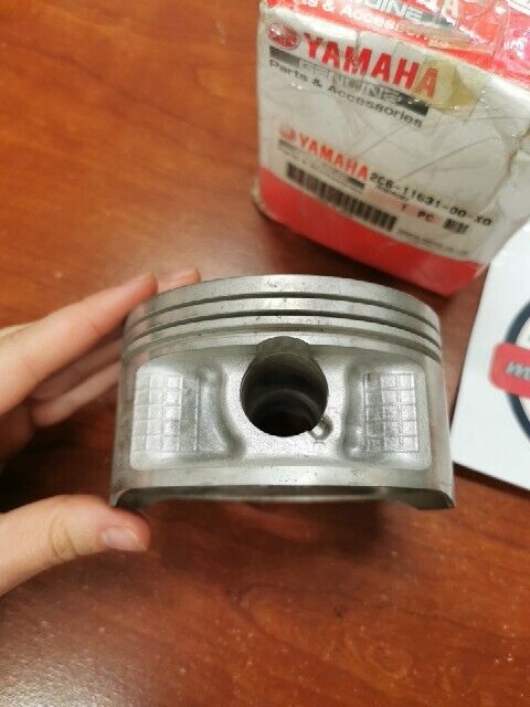 NOS Yamaha YFM660 YXR660 PISTON (STD) 2C6-11631-00-X0 Y103