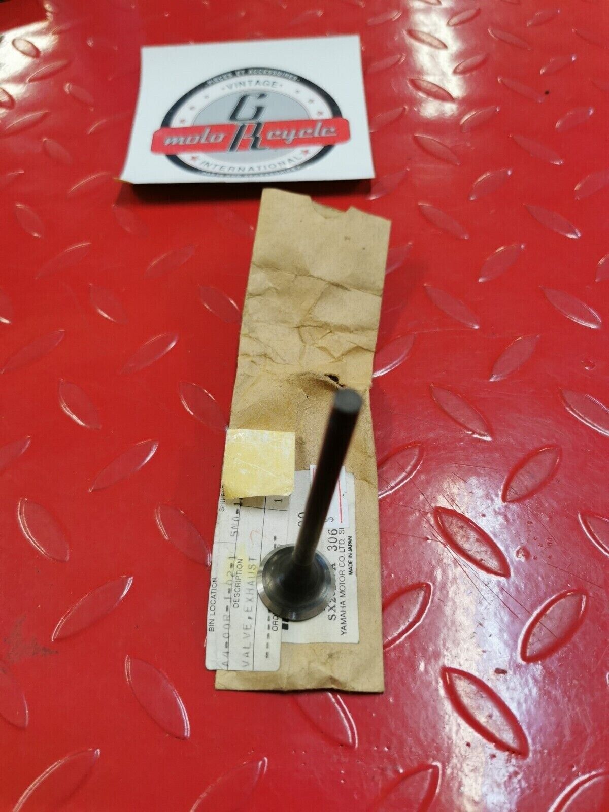 NOS Yamaha XT125 EXHAUST VALVE 5N0-12121-01-00 Y26