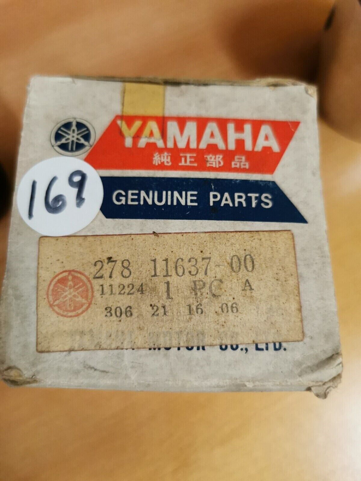 NOS YAMAHA R5350 1970 - 1972   Oversize Piston 64.75   278-11637-00  Y47