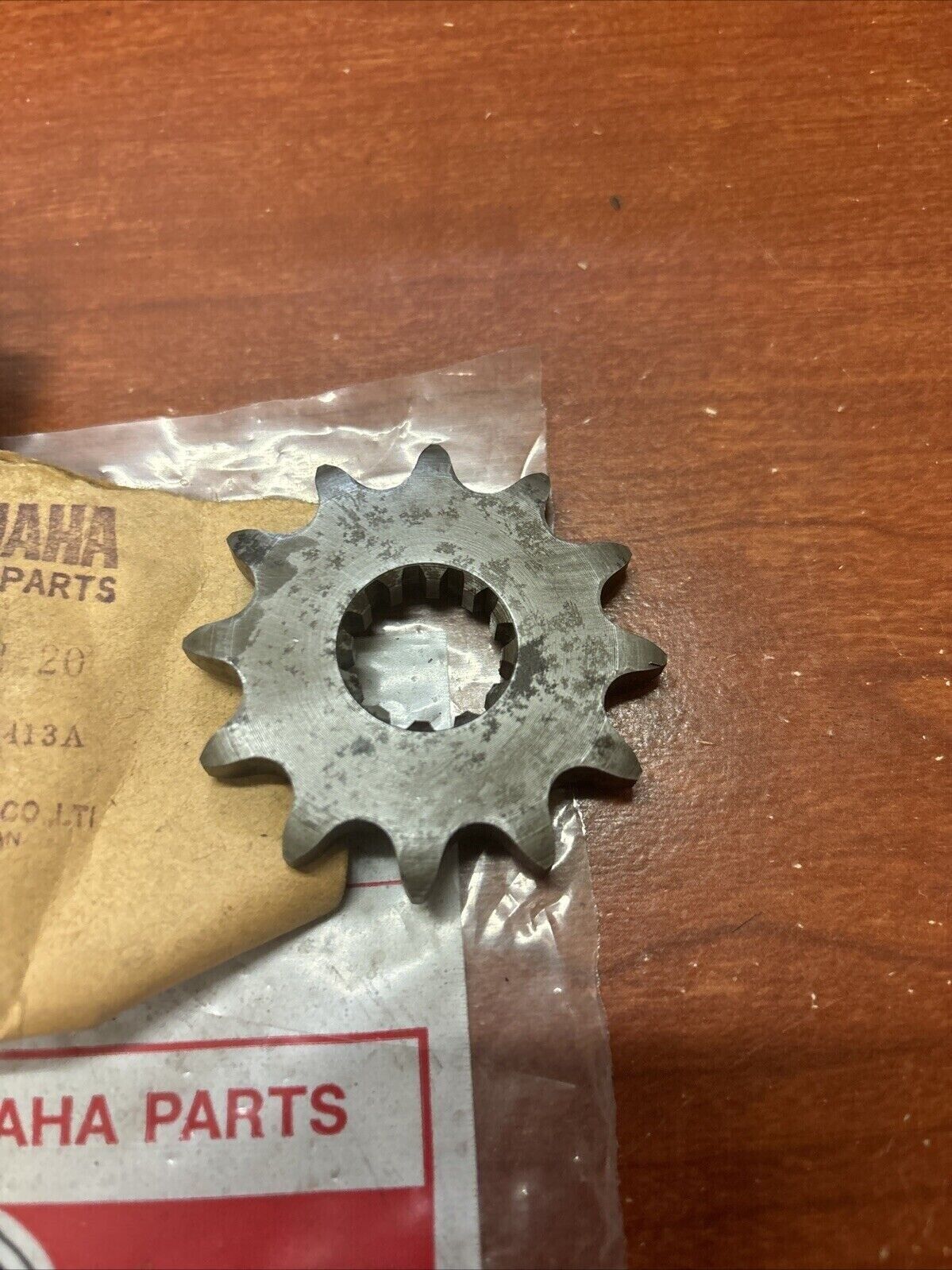 NOS Yamaha BR250 CF300 ET250 ET300 CHAIN DRIVE SPROCKET 12T 812-17682-20-00 Y177