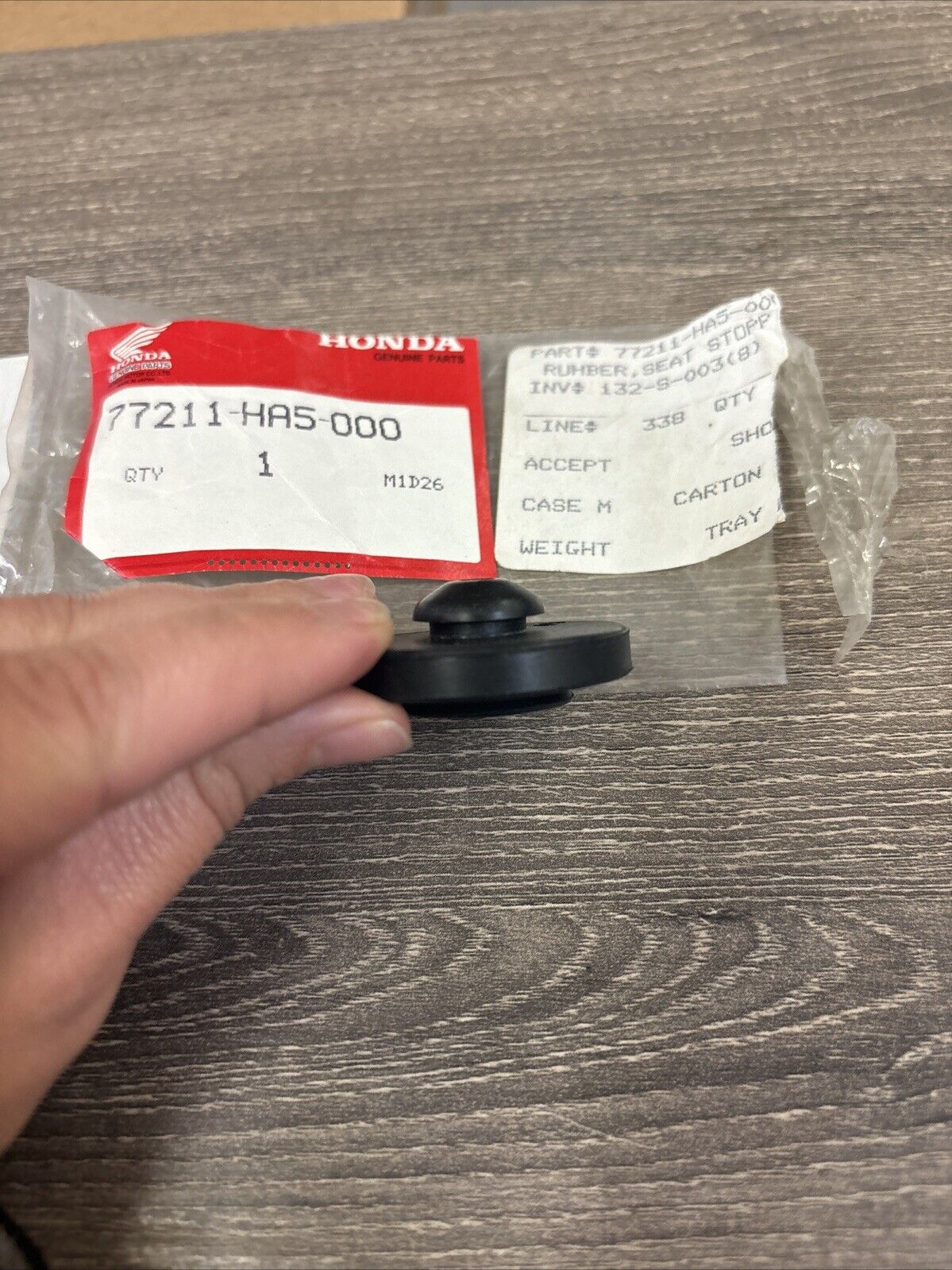 NOS Honda 1985 1986 ATC350X SEAT STOPPER RUBBER 77211-HA5-000 H134