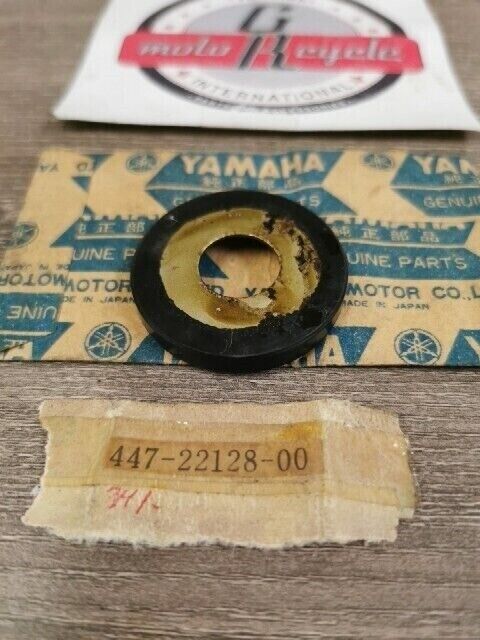 NOS YAMAHA TX650 1974 - 1976 XS650 1975 - 1981 COVER THRUST 447-22128-00-00 Y155