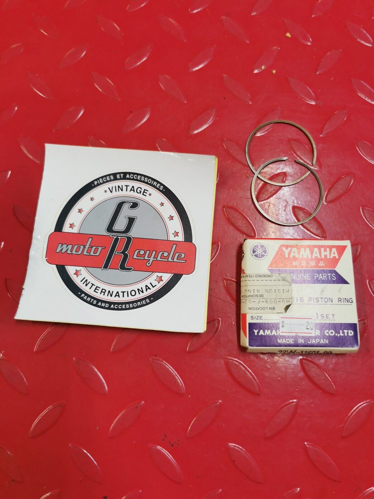 NOS YAMAHA Piston Ring Set 22W-11601-00-00 Y32