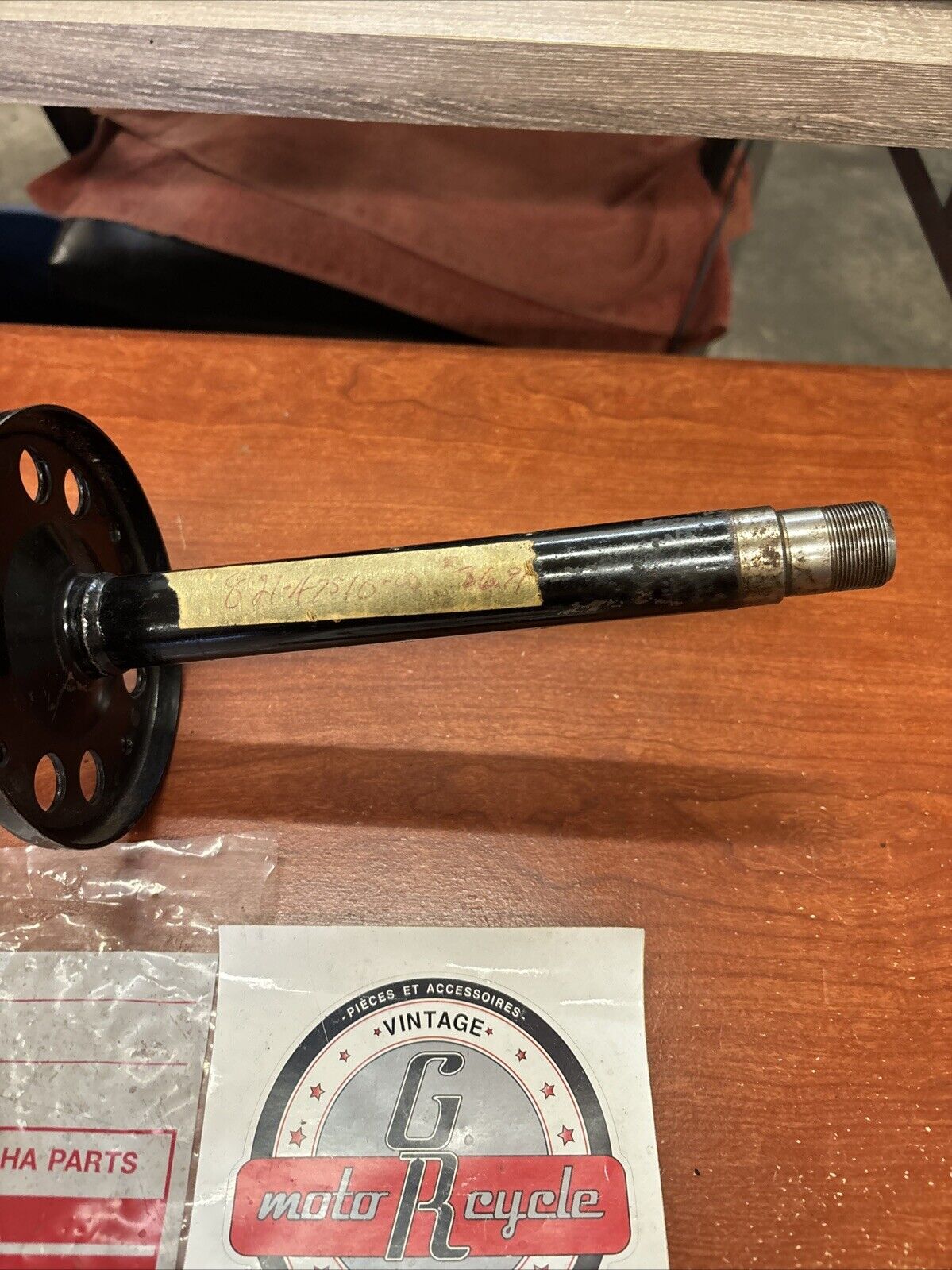 NOS Yamaha EL433 GP246 GP292 GP338 GP433 GS300 FRONT AXLE 821-47510-00-00 Y183