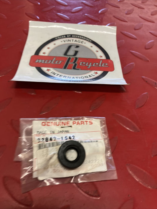 NEW NOS KAWASAKI OIL SEAL 92049-1542 K12