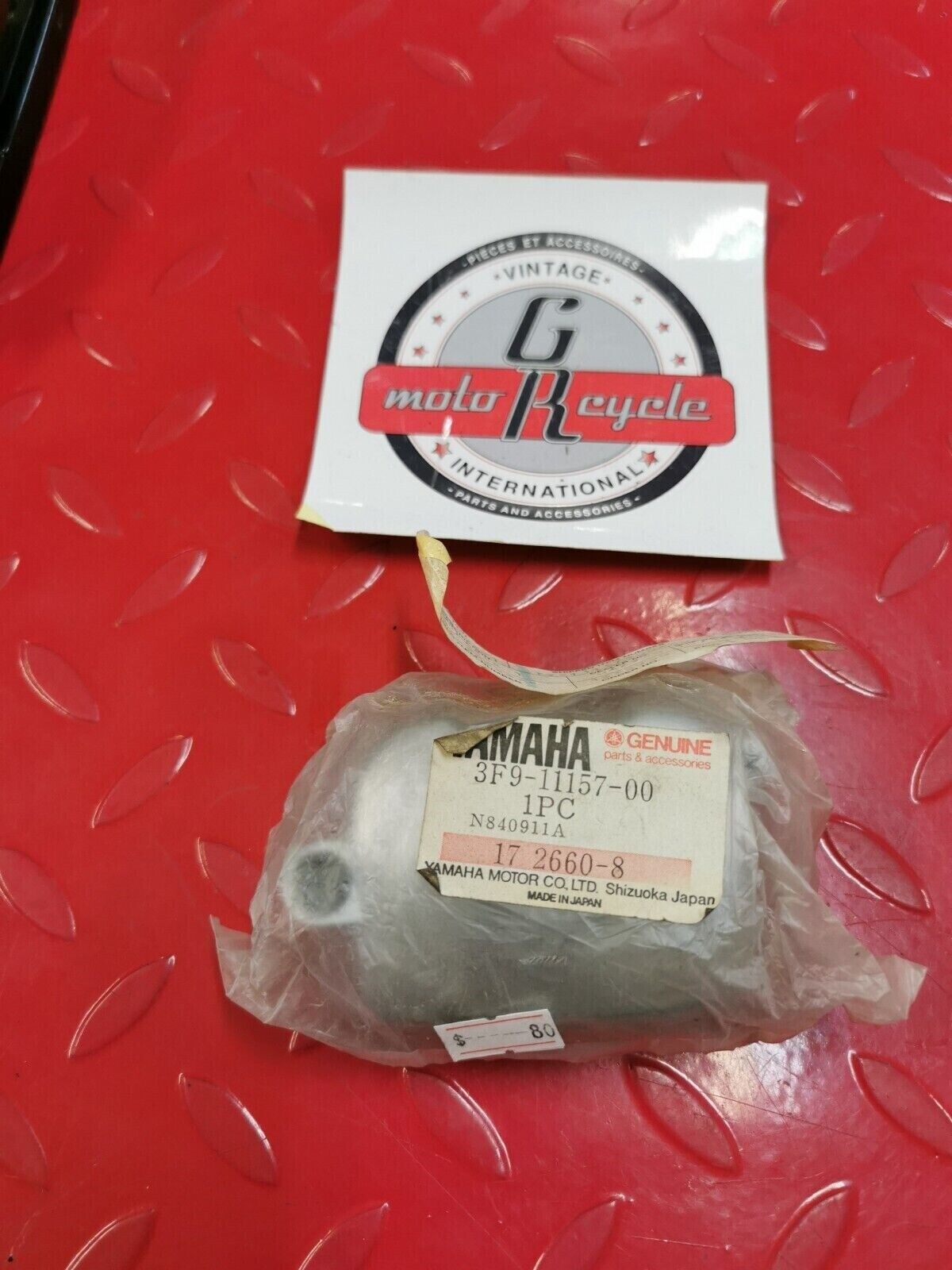 NOS Yamaha XS400 1981 COVER BREAKER 1 3F9-11157-00-00 Y26