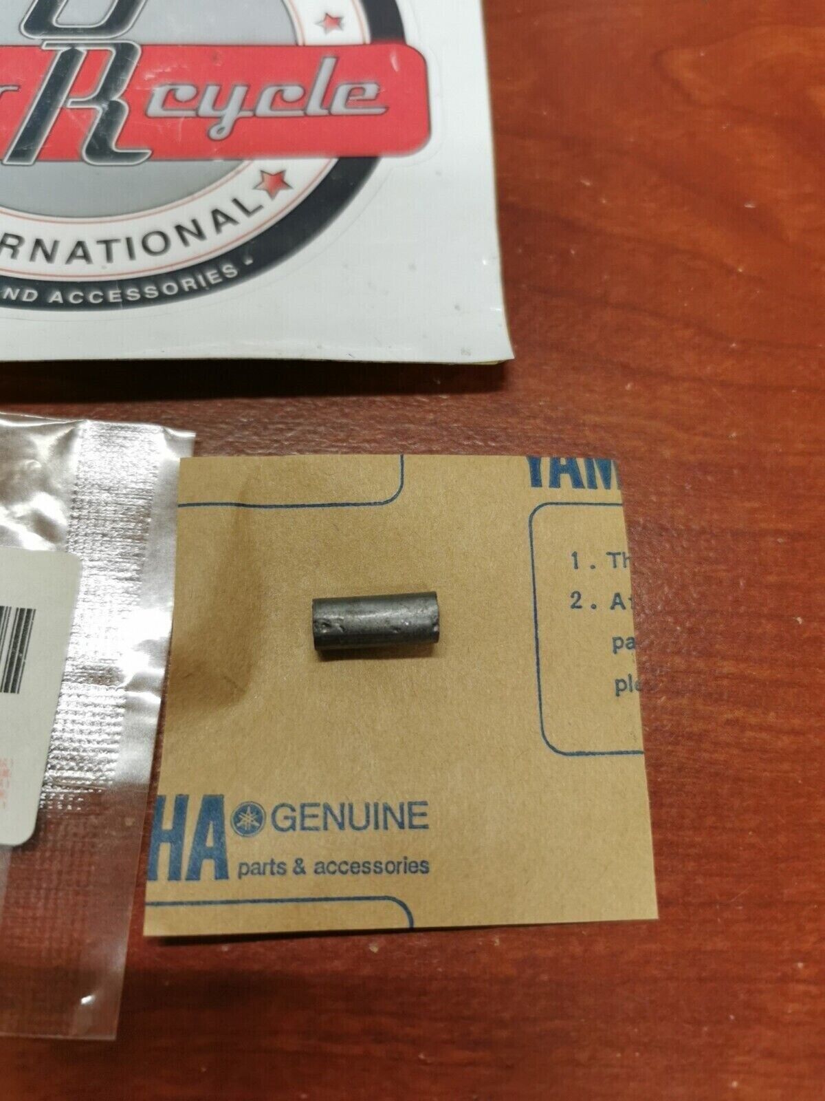 NOS Yamaha 1992 - 1994 VX750 COUNTERSUNK HEAD RIVET 90261-06031-00 Y99