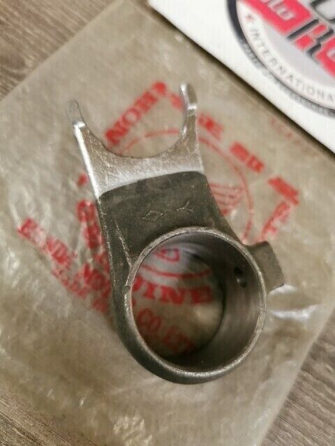 NOS HONDA CB125 CD125A CL125 1967 FORK GEARSHIFT 24211-230-010 H77