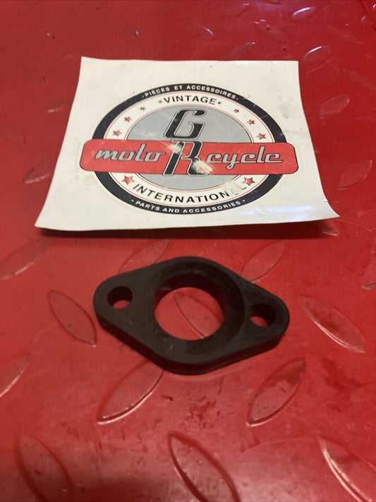 Suzuki RV125 1975 carburetor insulator intake manifold