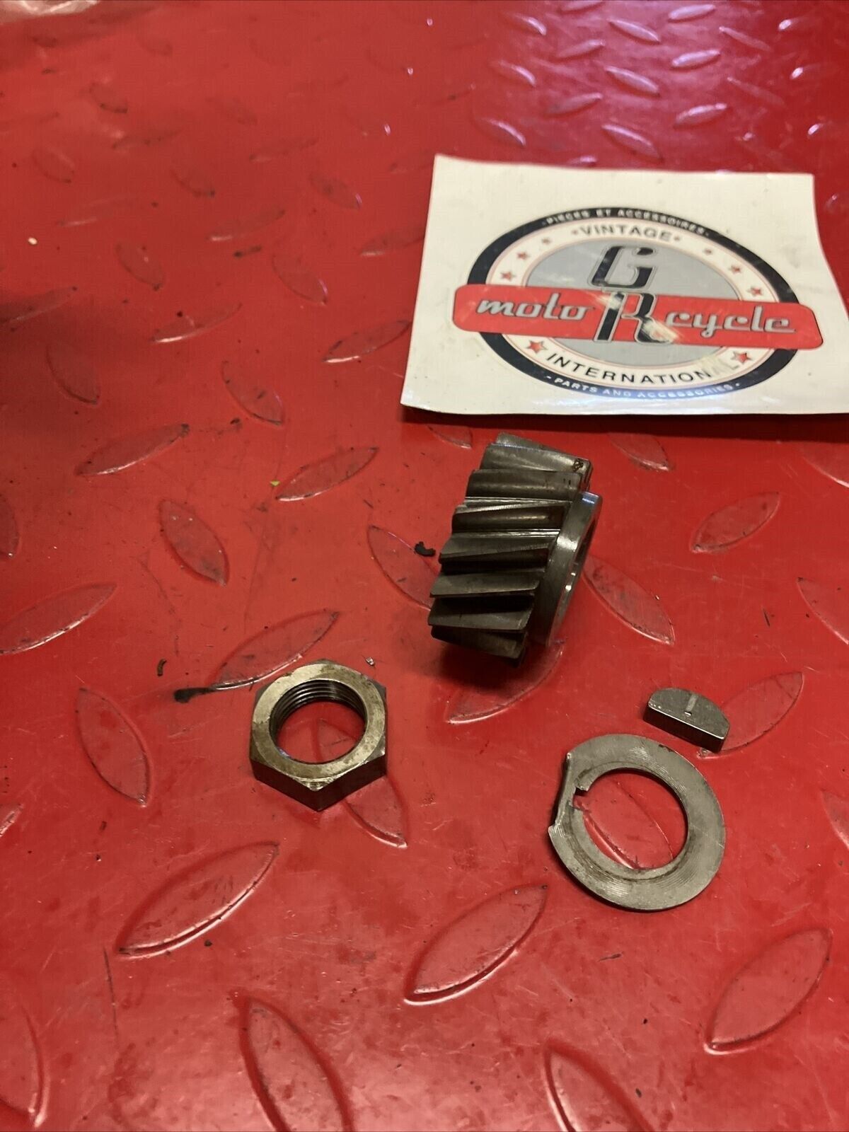 Suzuki RV125 1975 primary drive gear nut washer