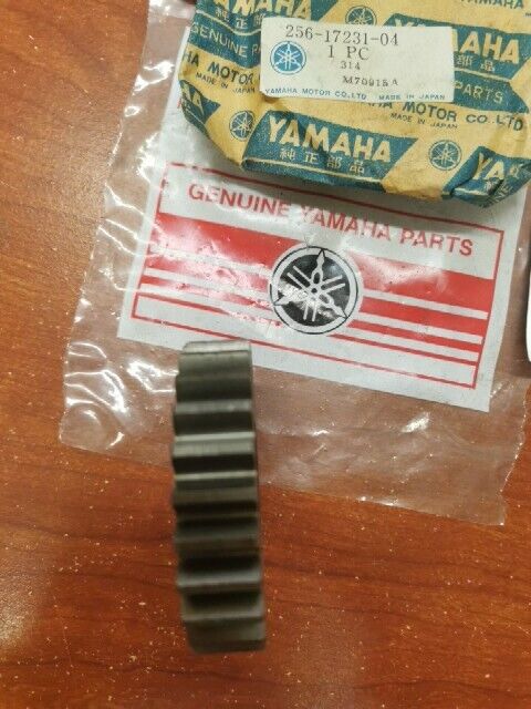 NOS Yamaha XS650 3RD WHEEL GEAR 256-17231-04-00 Y153