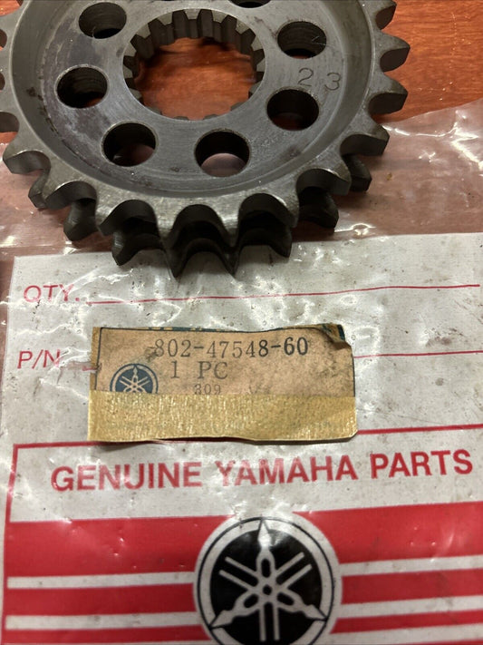 NOS Yamaha EW433 GP292 GP338 CHAIN DRIVEN SPROCKET 23T 802-47548-60-00 Y184