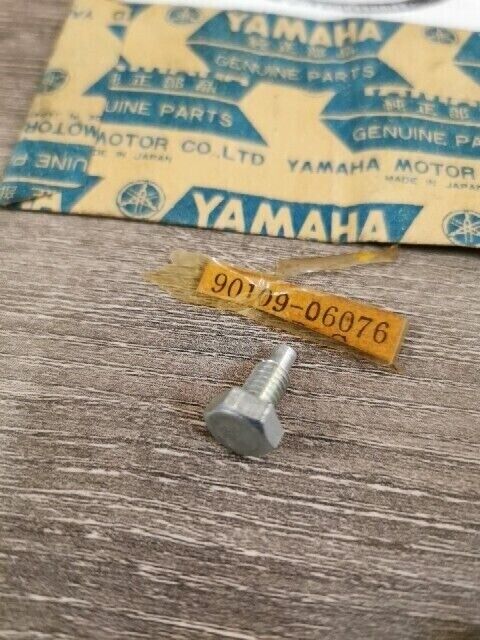 NOS YAMAHA XS2 XS1B TX650 XS1 TX650A XS650G BOLT 90109-06076-00 Y151