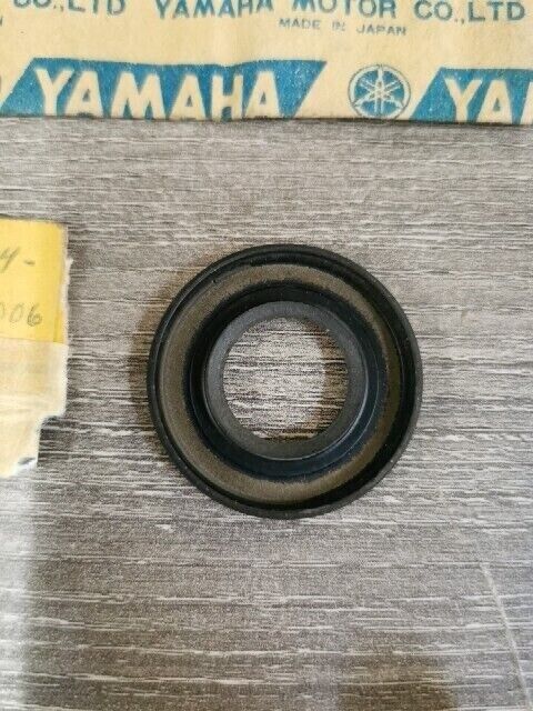 NOS YAMAHA YT125K YT125H GT80C GT1 YZ80A YZ80E OIL SEAL 93104-18006-00 Y148