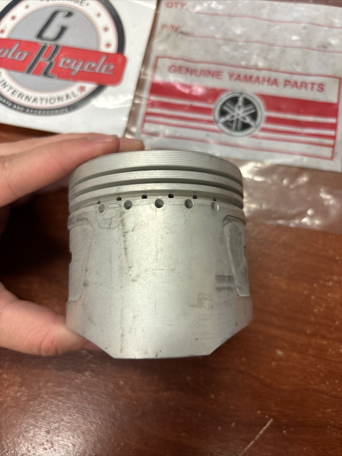 NOS Yamaha TX650 XS1 XS2 PISTON STD 0.96 256-11631-02-96 SUB 256-11631-01-9 Y176