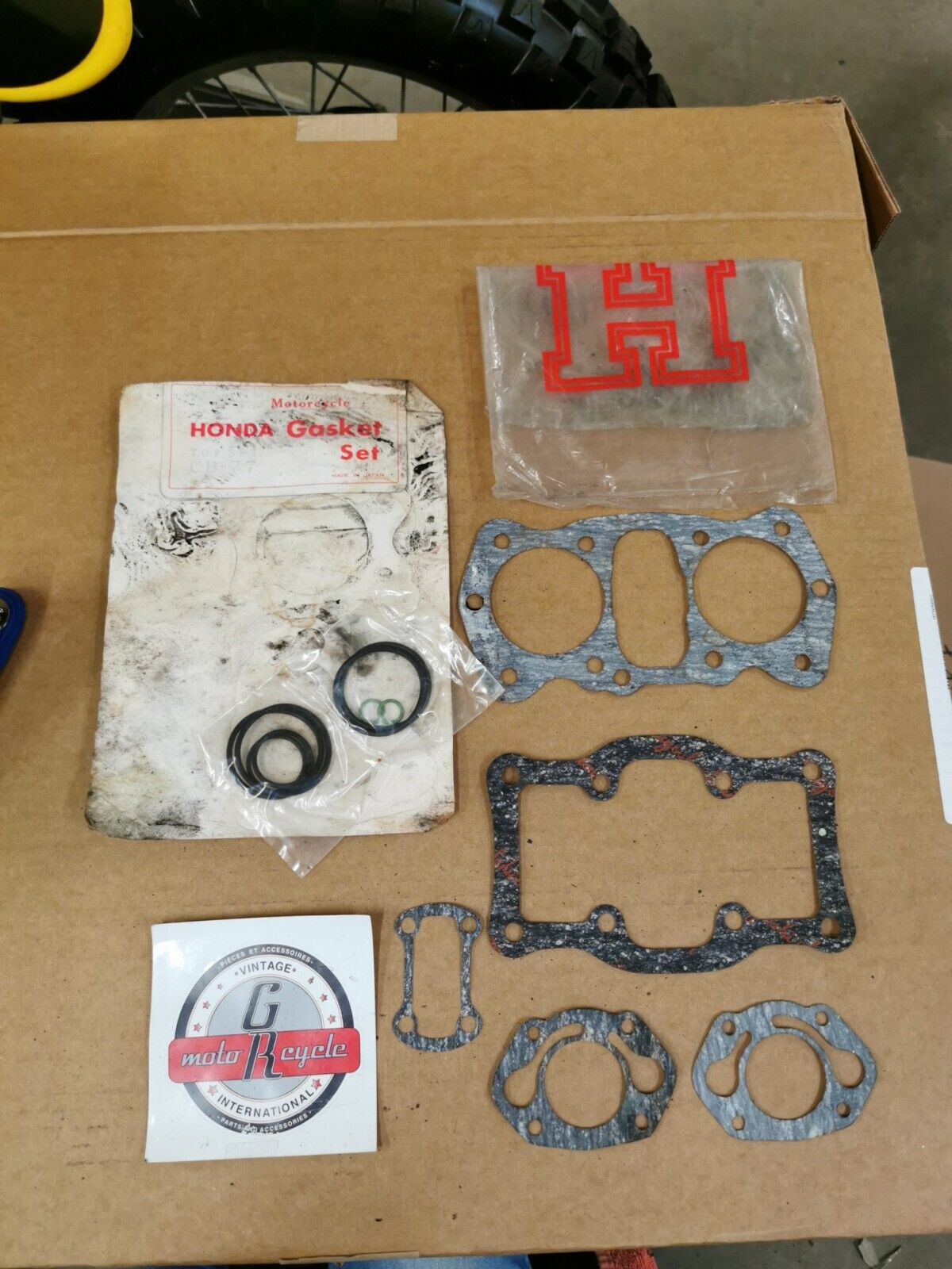 NOS HONDA 305CC CB77 CL77 TOP END GASKET KIT SET INCOMPLETE J49