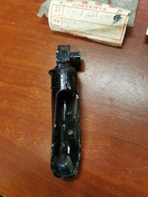 NOS Honda CL160 RIGHT STEP ARM 50615-223-000B H84