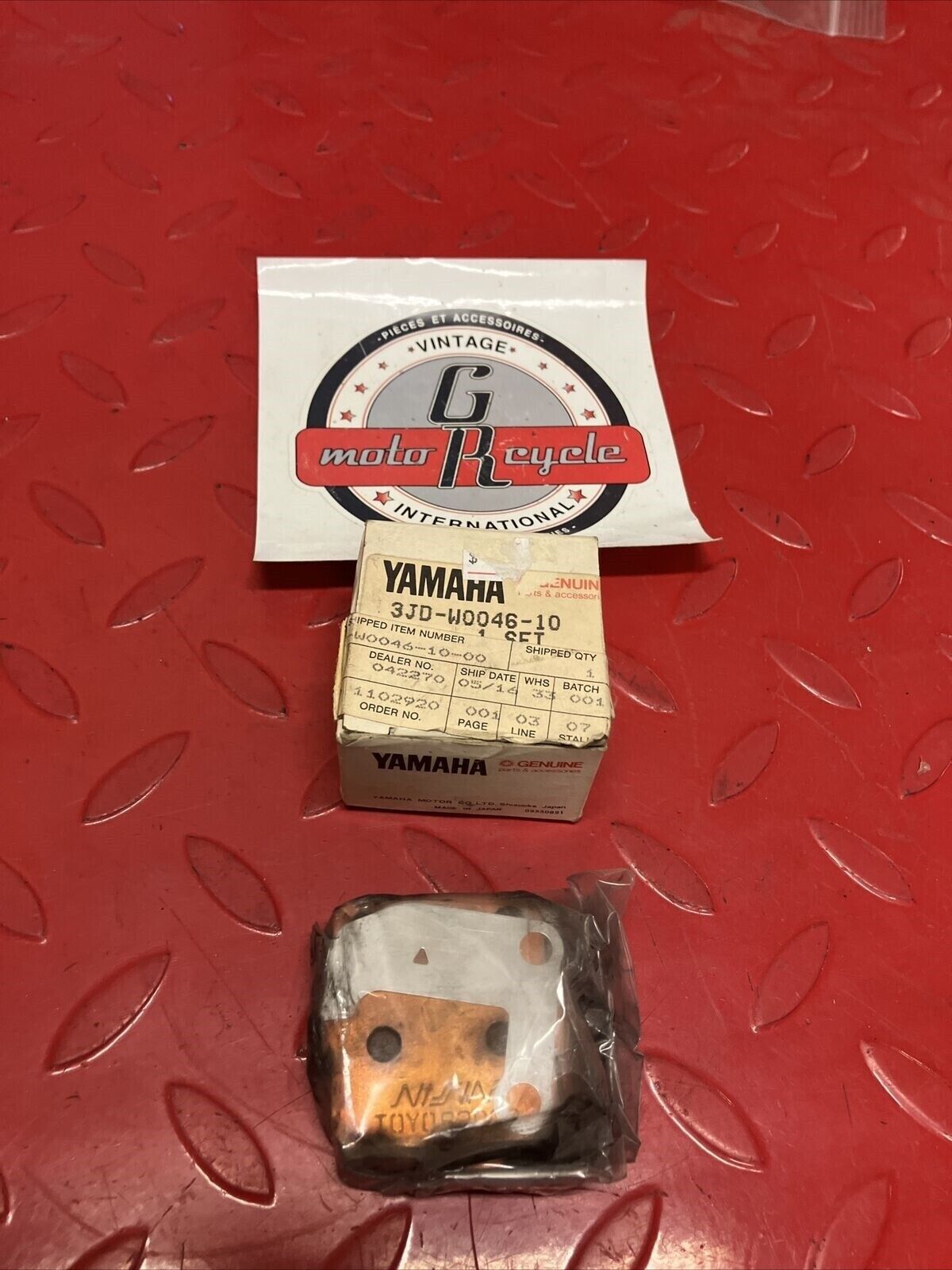 NOS YAMAHA YZ125 YZ250 1989 REAR BRAKE PAD KIT SUB BY 3JD-W0046-01-00 Y64