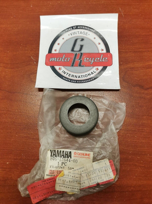 NOS Yamaha GP440 GP433 GP338 GP300 SW433 GS340 SPRING SEAT 806-17644-00-00 Y96