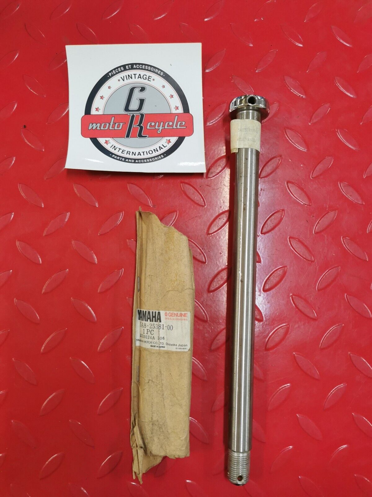 NOS Yamaha 1981 1982 XV920 REAR WHEEL AXLE 5A8-25381-00-00 Y16