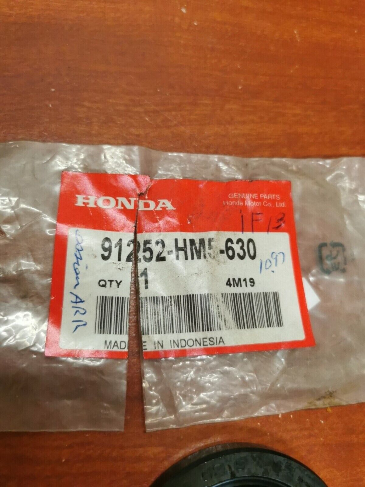 NOS Honda TRX300 TRX300FW TRX200 TRX200D DUST SEAL 91252-HM5-630 H64
