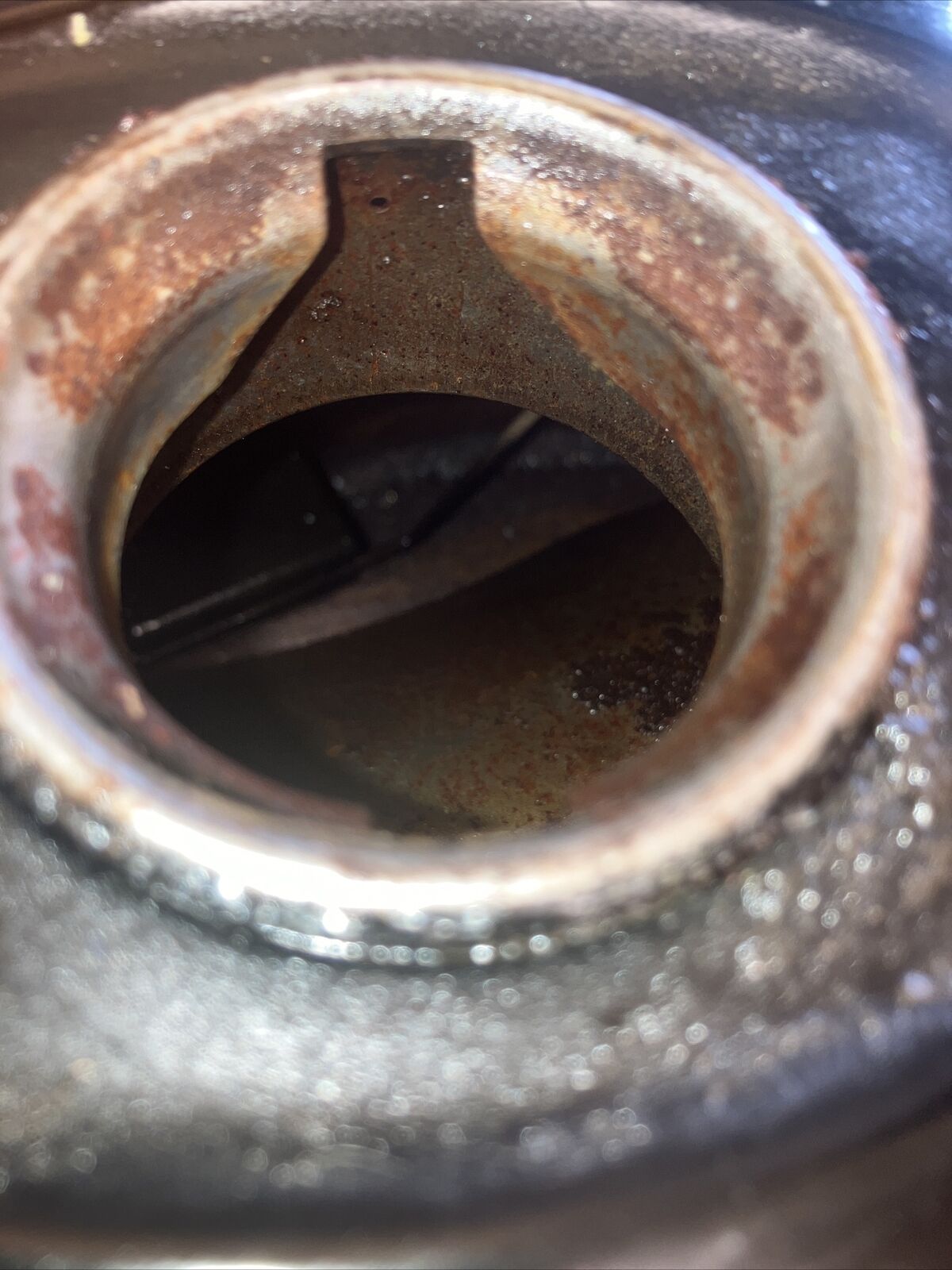 Suzuki GS750T 1982 Fuel tank gas petrol reservoir 2