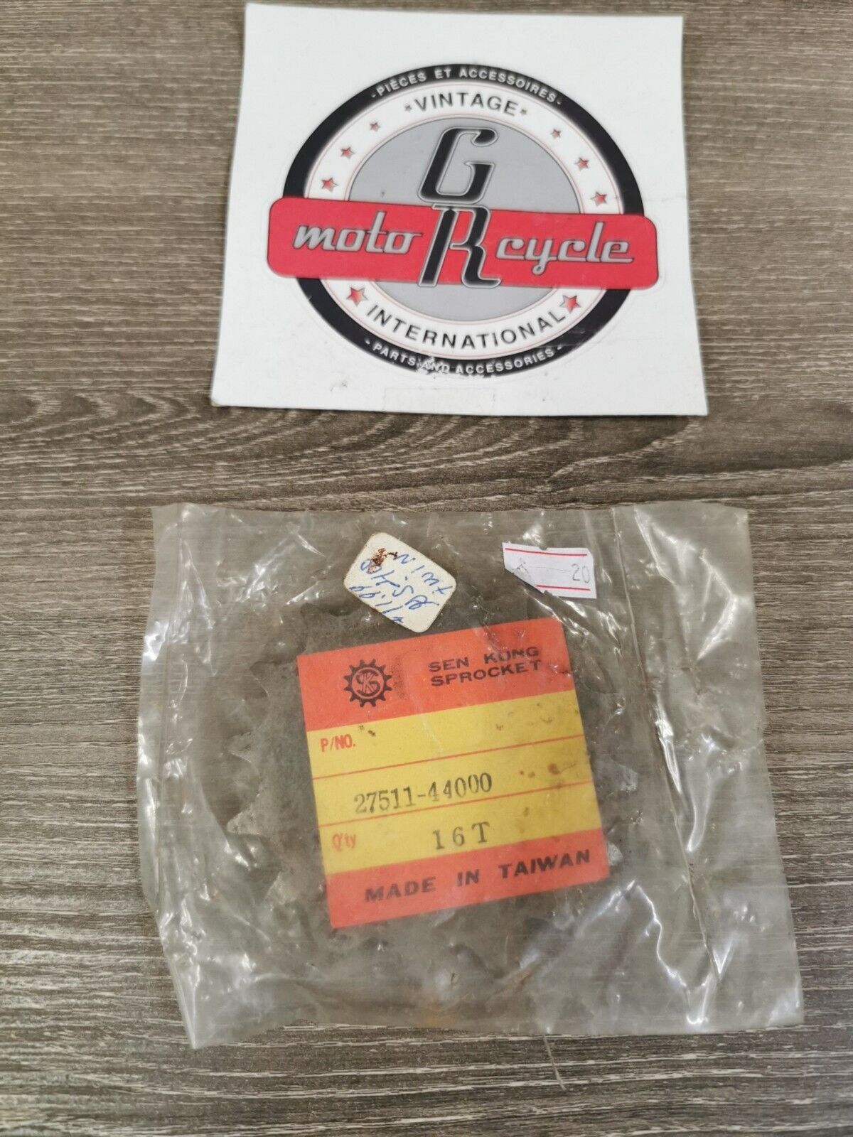 NOS SEN KUNG Suzuki GS450EX  SPROCKET 16T 27511-44000 J30
