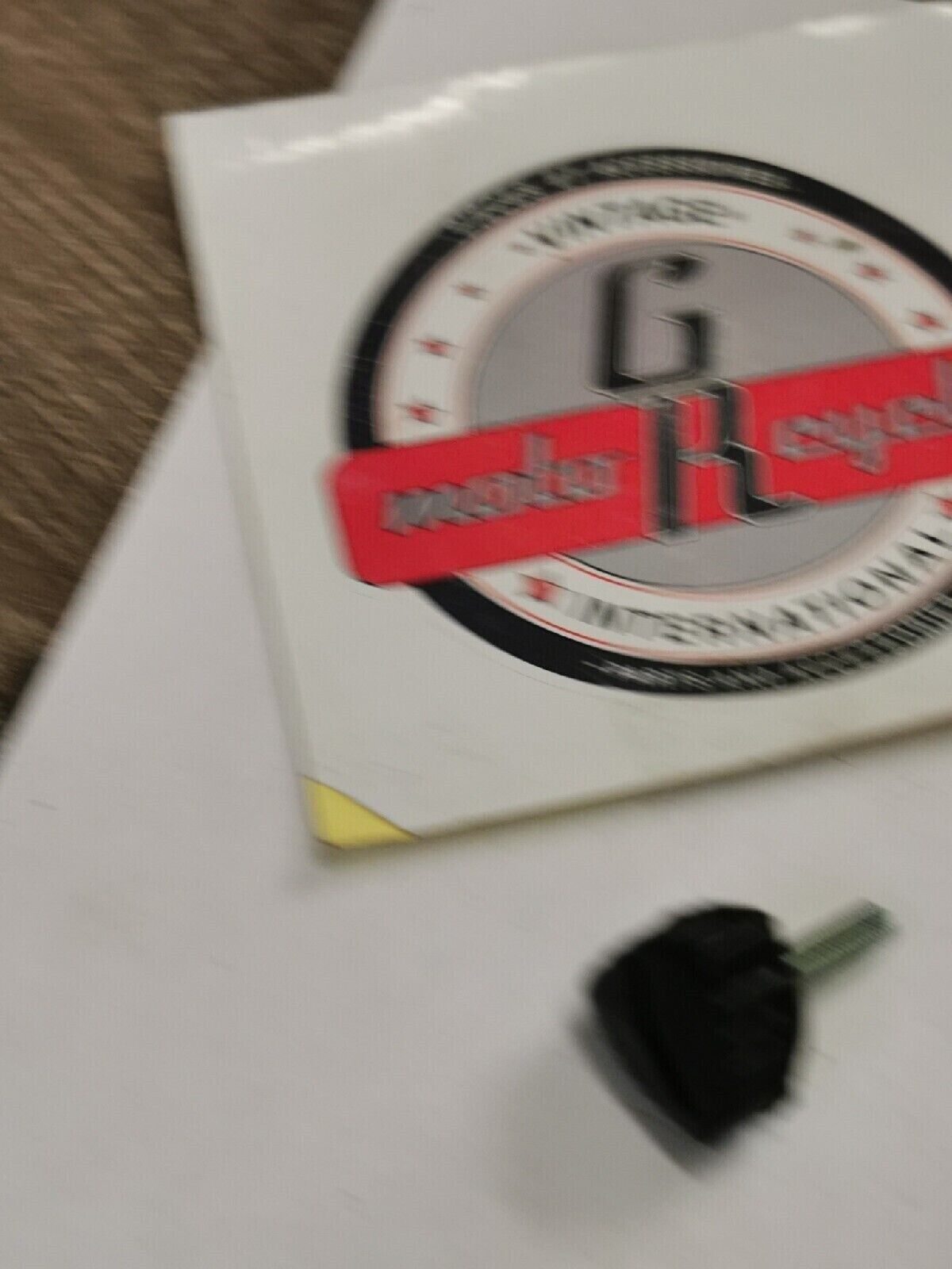 NOS PUCH BOMBARDIER MAXI SIDE COVER KNOB SCREW   P3