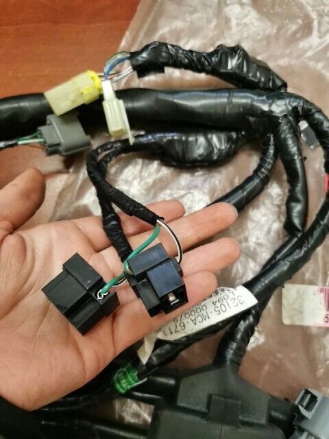 NOS Honda 2001 GL1800 GL1800A FAIRING SUB HARNESS 32105-MCA-671 H108