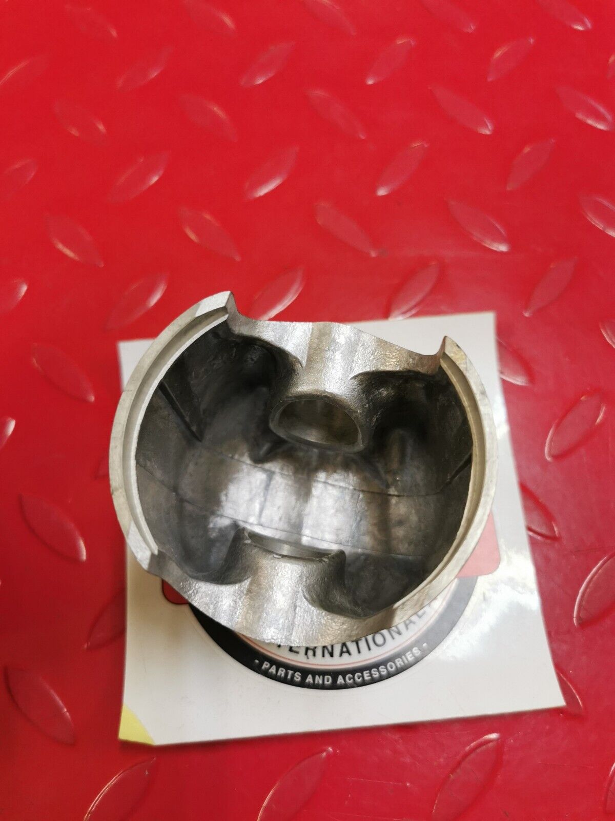 NOS Yamaha EX570 PISTON STD 82M-11631-01-92 Y27