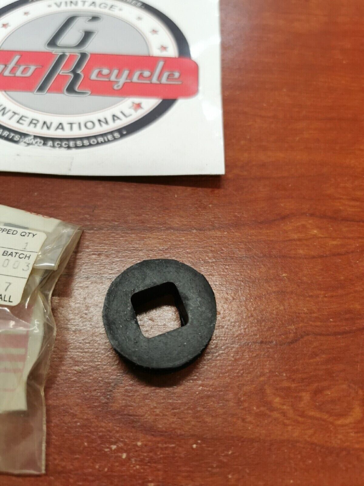 NOS Yamaha HEADLIGHT DAMPER 584-84345-60-00 Y69