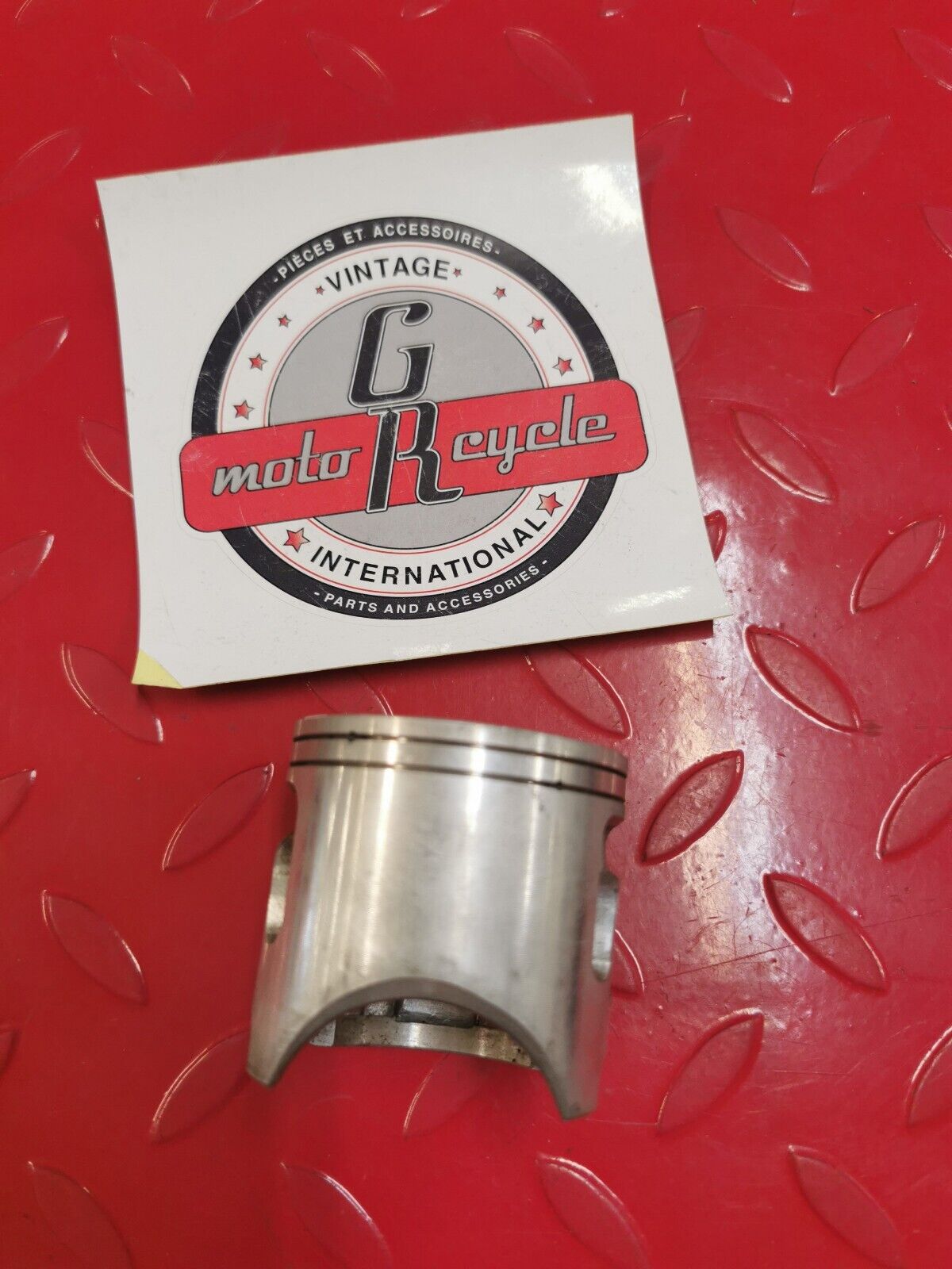 NOS YAMAHA YZ125 1978 -1980 PISTON 4 O/S 1.00 (4TH O/S 1.00) 3R3-11638-00-00 Y27