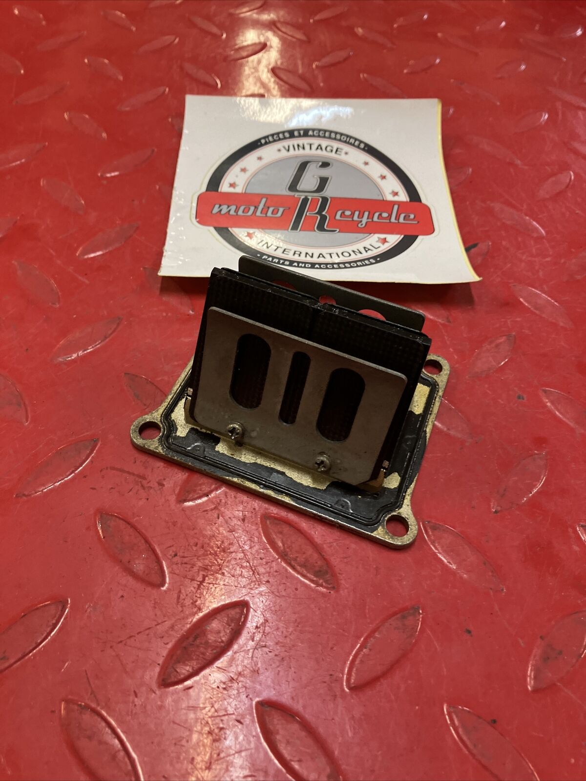 Suzuki RM125 1993 reed valve block cage