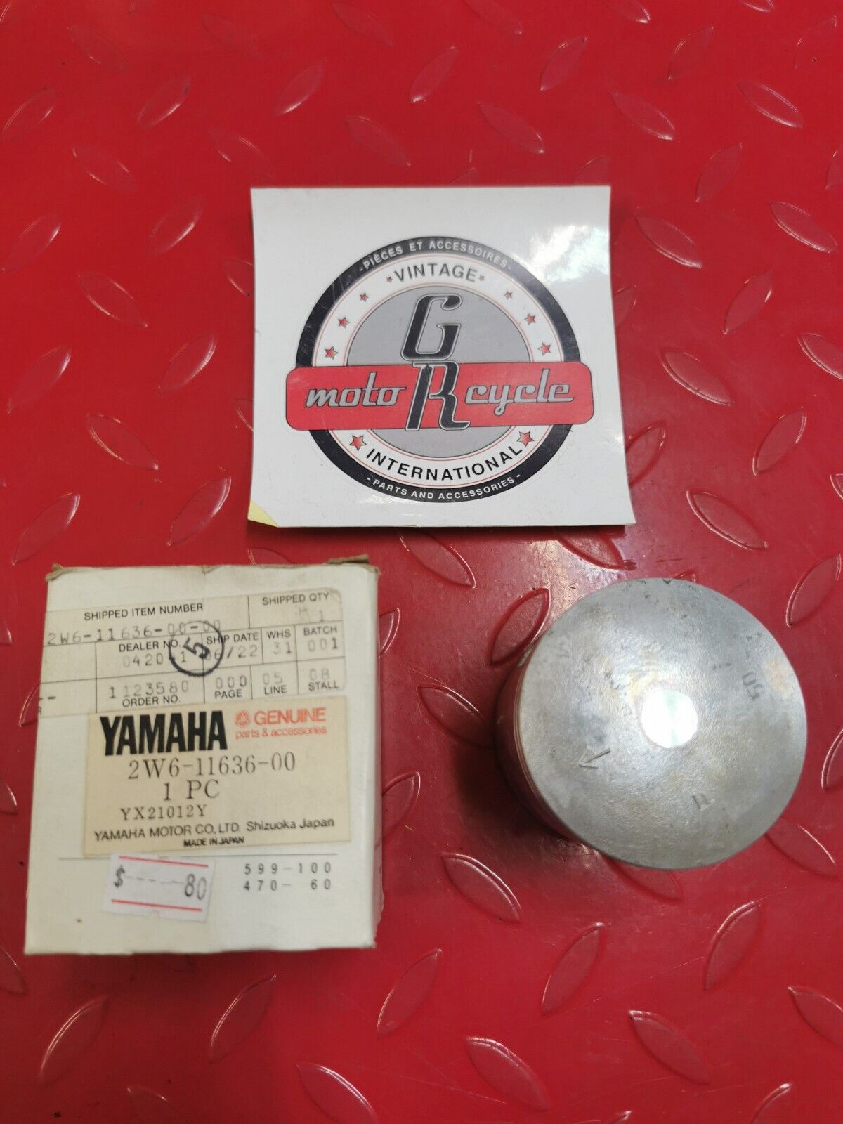 NOS YAMAHA PISTON 2 O/S 0.50 2W6-11636-00-00 SUPERCEDED BY 3R6-11636-00-00 Y27