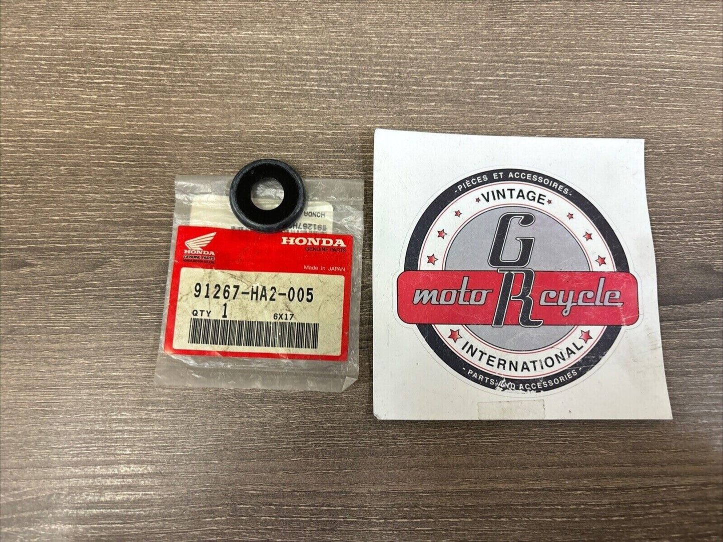 NOS Honda 1985 1986 ATC250R SHOCK CONNECTING ROD SEAL B 91267-HA2-005 H126