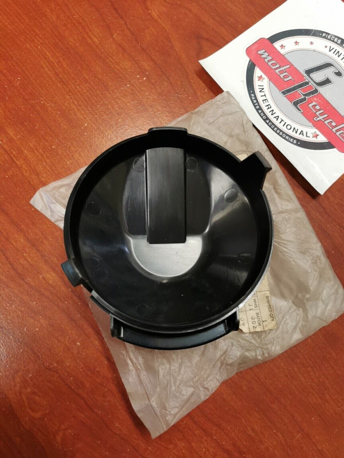 NOS Yamaha XT250 FZR600 FZR400 FZ600 SOCKET COVER 46X-84397-01-00 Y86