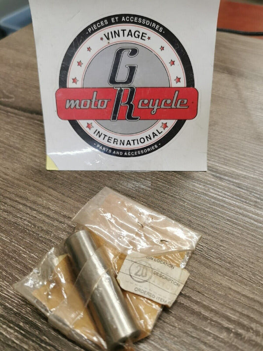NOS YAMAHA  Pin  Piston  1J7-11633-00  Y56