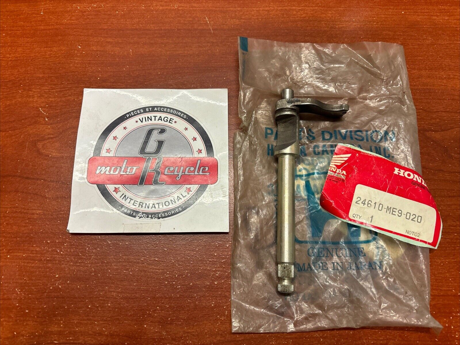 NOS Honda NV750C VT700C VT800C GEARSHIFT SPINDLE A 24610-ME9-020 H171