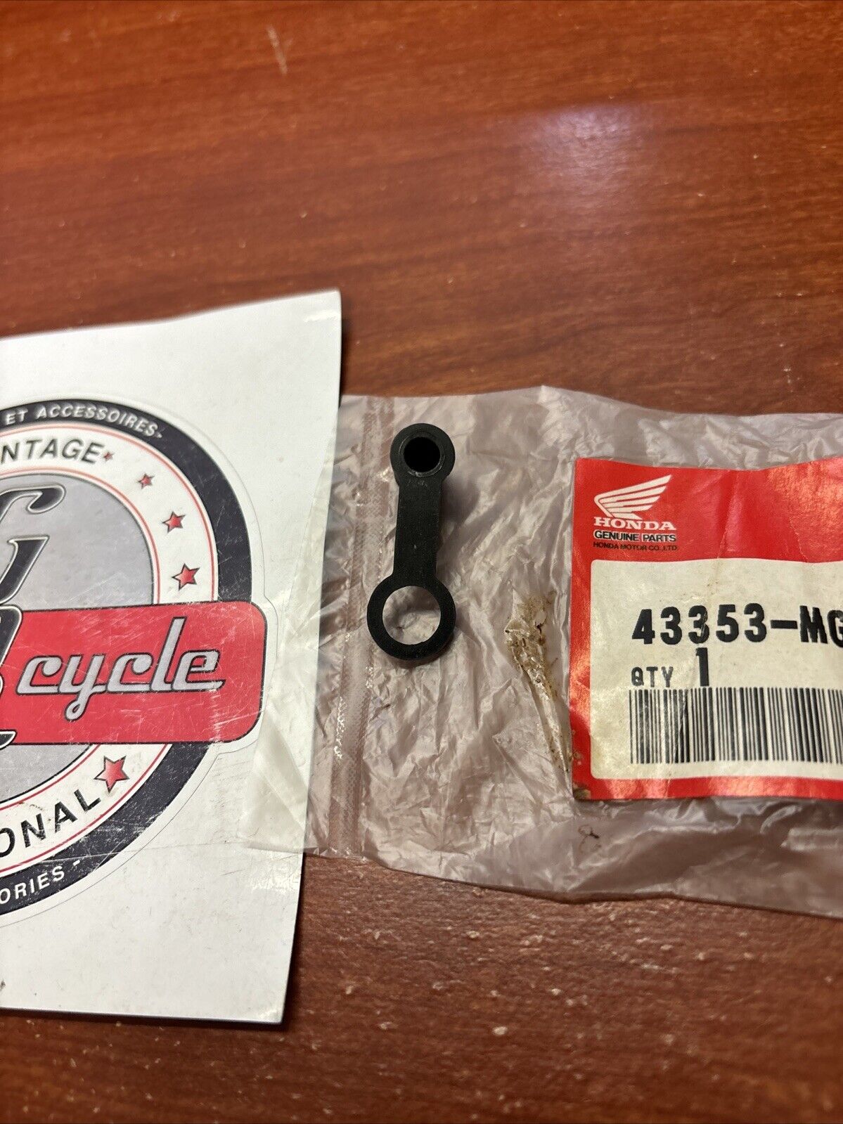 NOS Honda CA125 CB1000 F CB1300 CB250 CB600F BLEEDER CAP 43353-MG9-006 H161