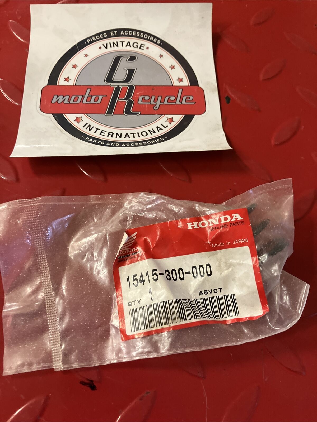 NOS HONDA CB750 CB450 CB550 CB900 GL1100 GL1200 SPRING 15415-300-000 H24